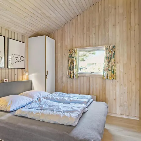 Stunning Home In Humble With Sauna Ferienhaus