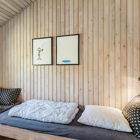 Stunning Home In Humble With Sauna * Nordenbro Vesteregn